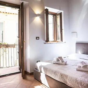https://casa-tina.taorminaitalyhotels.com